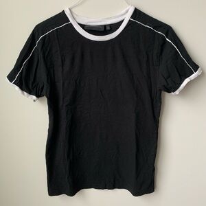 No Boundaries Black and White T-Shirt Size Small